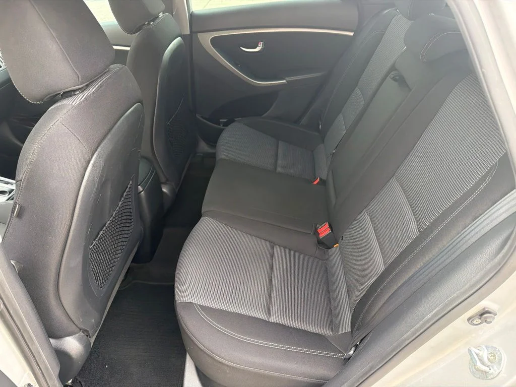 Used 2016 Silver Hyundai Base image 19