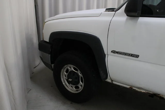 Used 2005 White Chevrolet Work Truck image 27