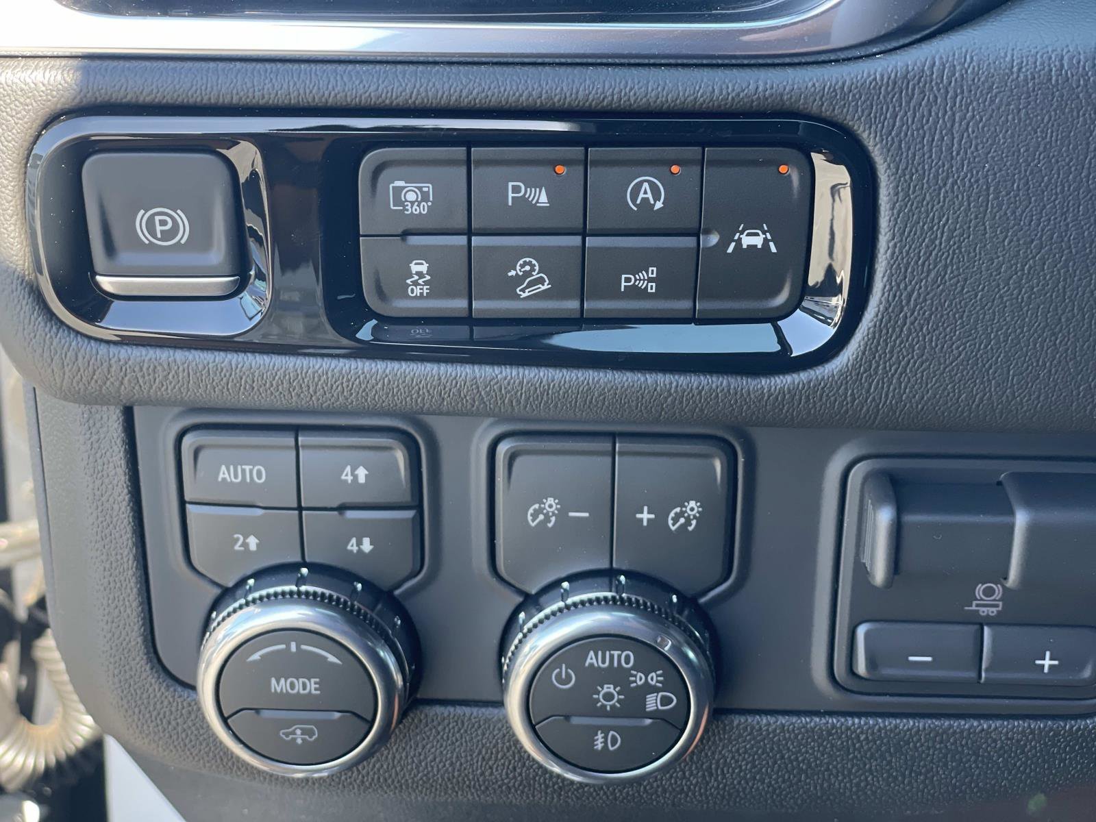 2026 GMC Yukon Denali - Photo 18