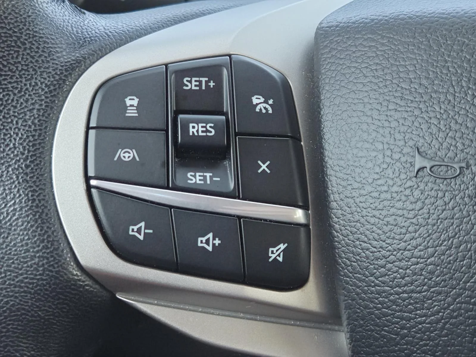 Used 2022 Black Ford XLT 4WD image 22