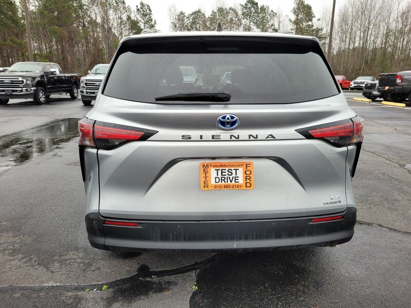 2021 Toyota Sienna XLE - Photo 11