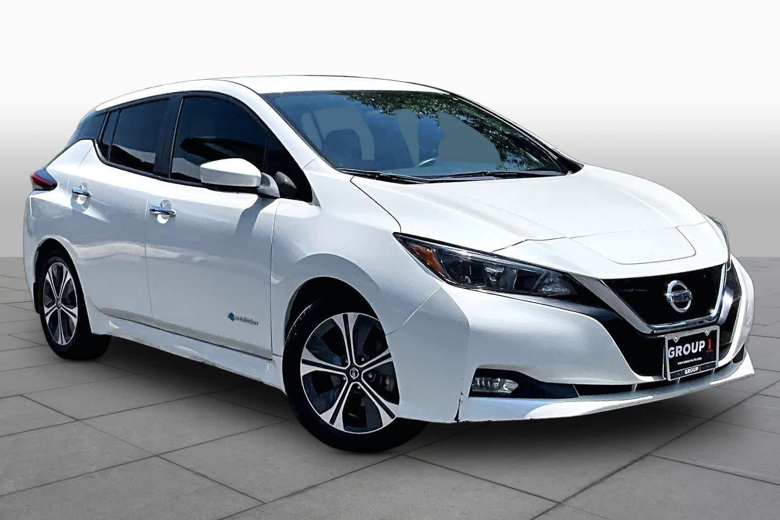 Used 2019 Pearl White Tricoat Nissan SV image 2