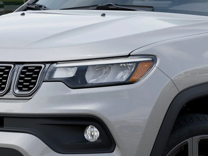 New 2026 Silver Zynith Metallic Clearcoat Jeep Latitude image 36
