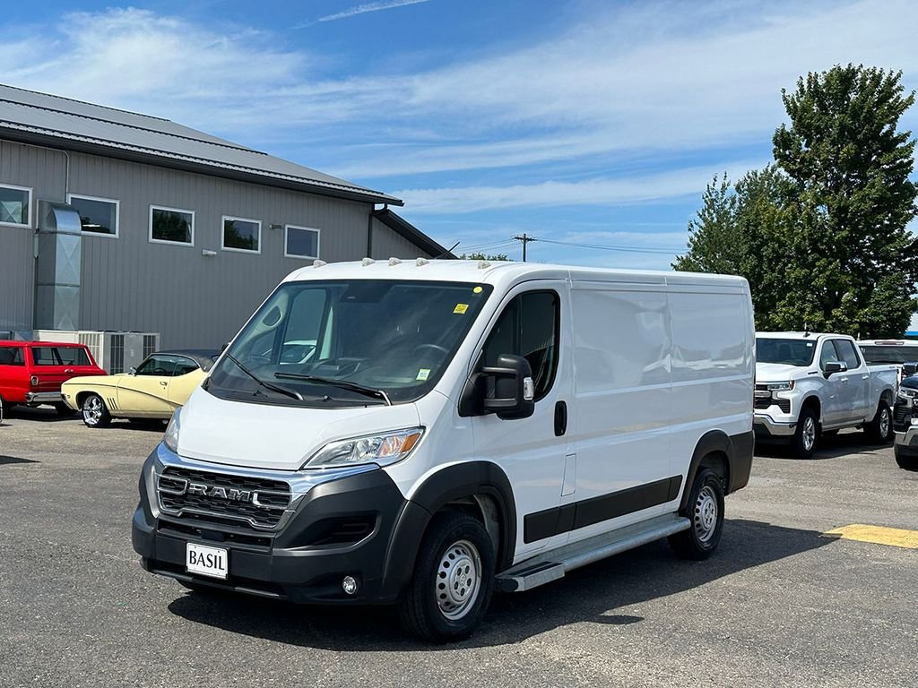 Used 2025 White Ram Base image 8