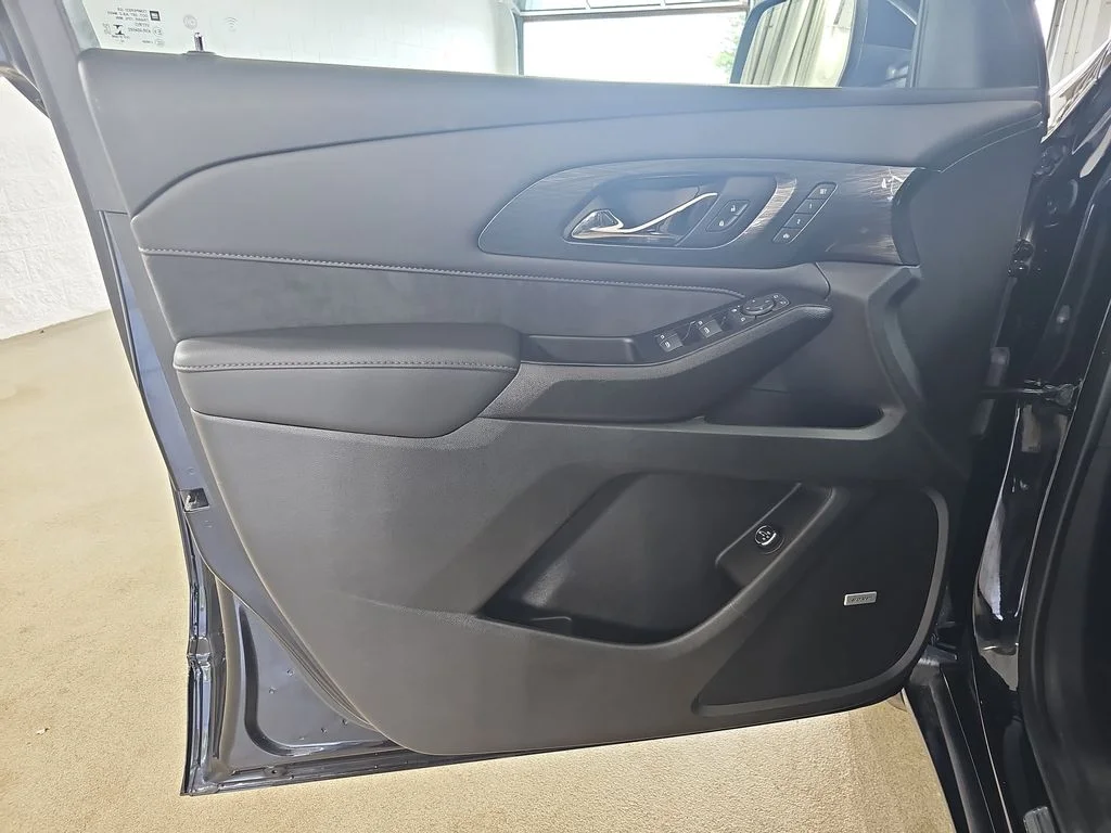 Used 2023 Black Chevrolet High Country image 34