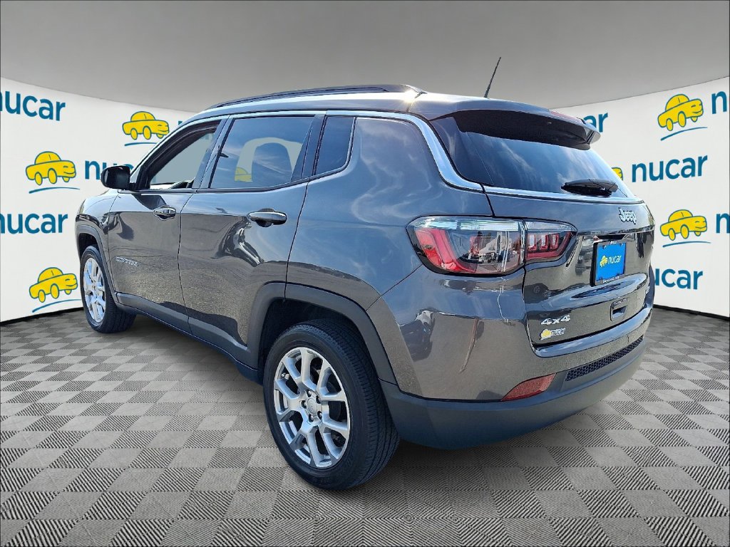 Used 2023 Gray Jeep Latitude Lux image 5