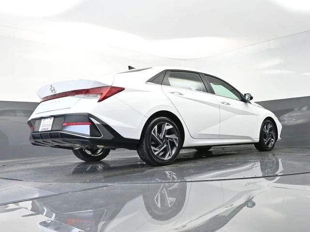 Used 2025 White Hyundai SEL Convenience image 47