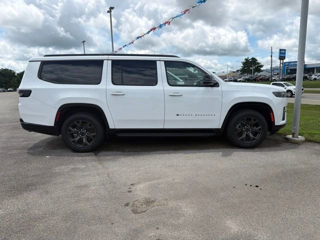 New 2026 Bright White Clear-Coat Exterior Paint Jeep Limited Altitude image 3