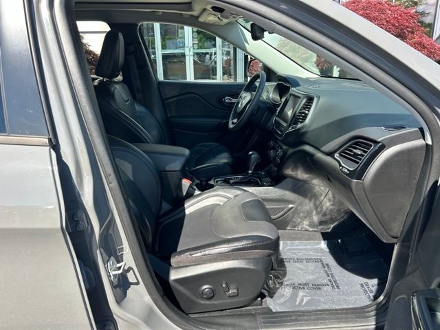 Used 2023 Gray Jeep Altitude image 16