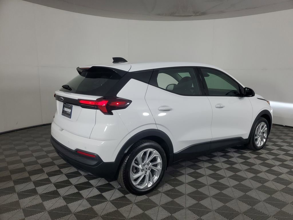 New 2027 Summit White Chevrolet LT image 4