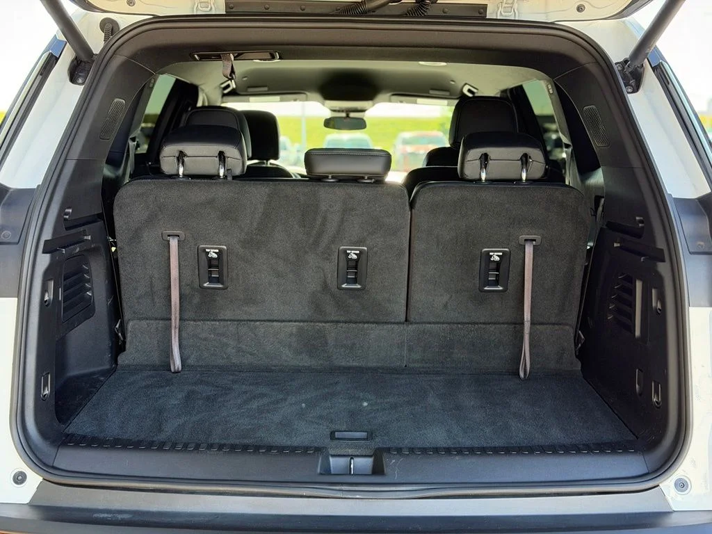 Used 2024 White GMC AT4 image 9