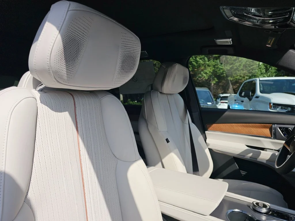New 2027 Vibrant White Tricoat Cadillac Luxury image 11