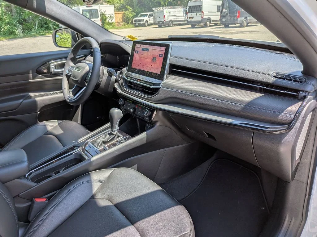 Used 2025 White Jeep Limited image 27