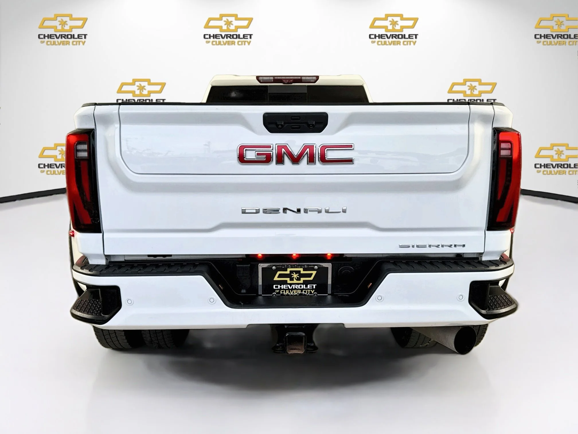 Used 2024 Summit White GMC Denali DRW image 7