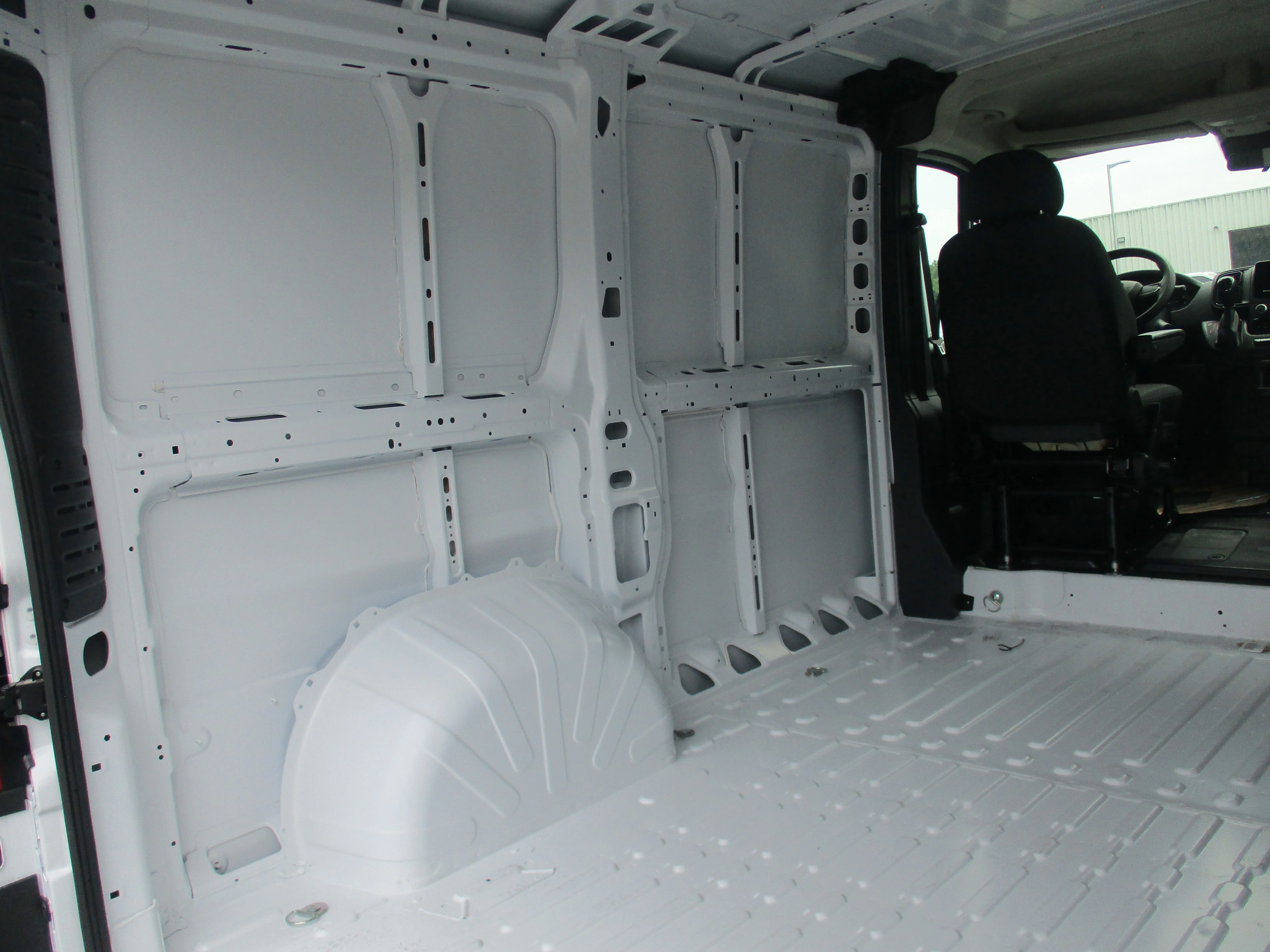 New 2026 Bright White Clear-Coat Exterior Paint RAM Tradesman image 33