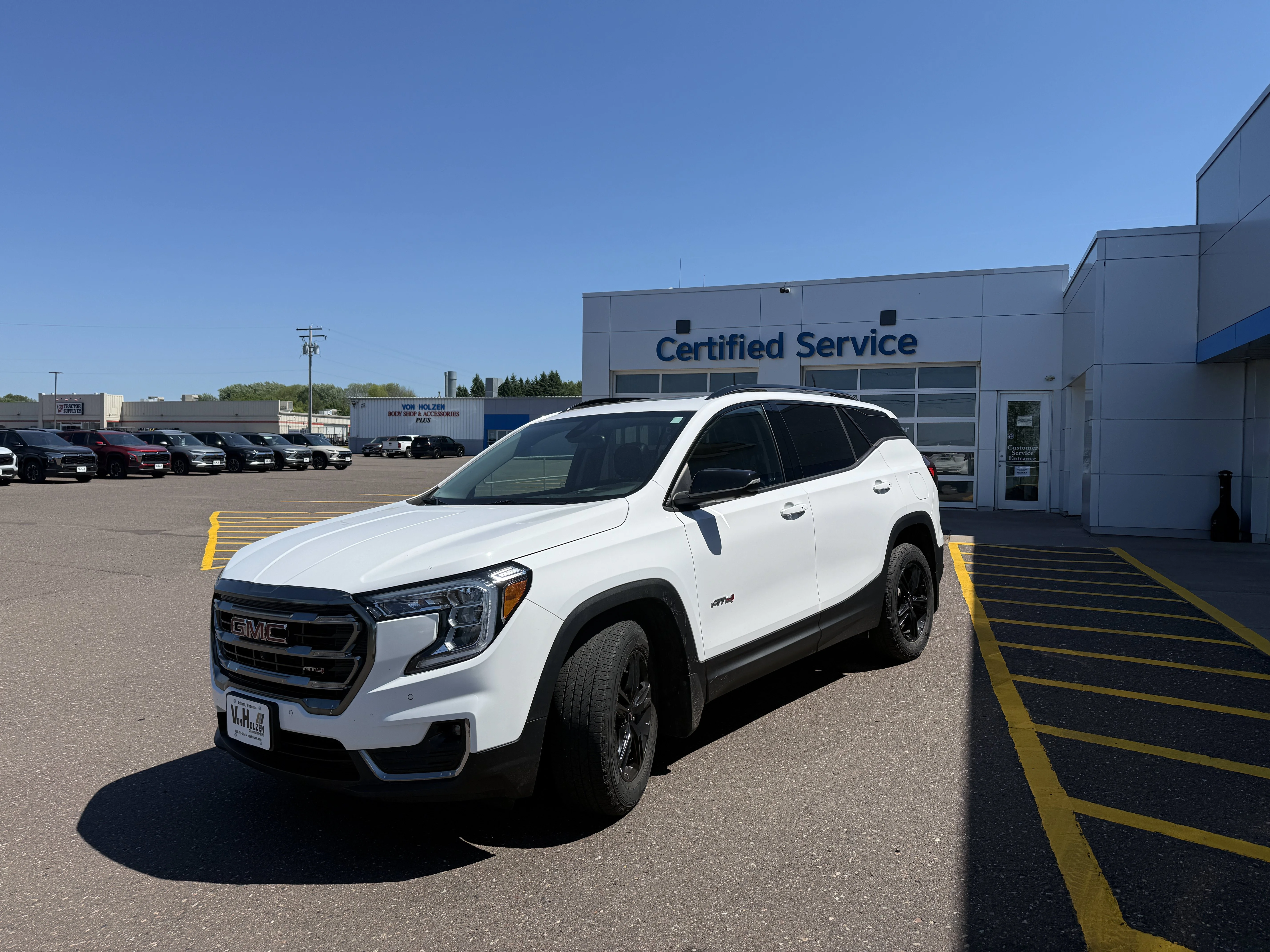 Used 2022 Summit White GMC AT4 image 6