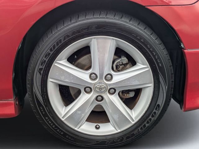 Used 2010  Toyota LE image 11