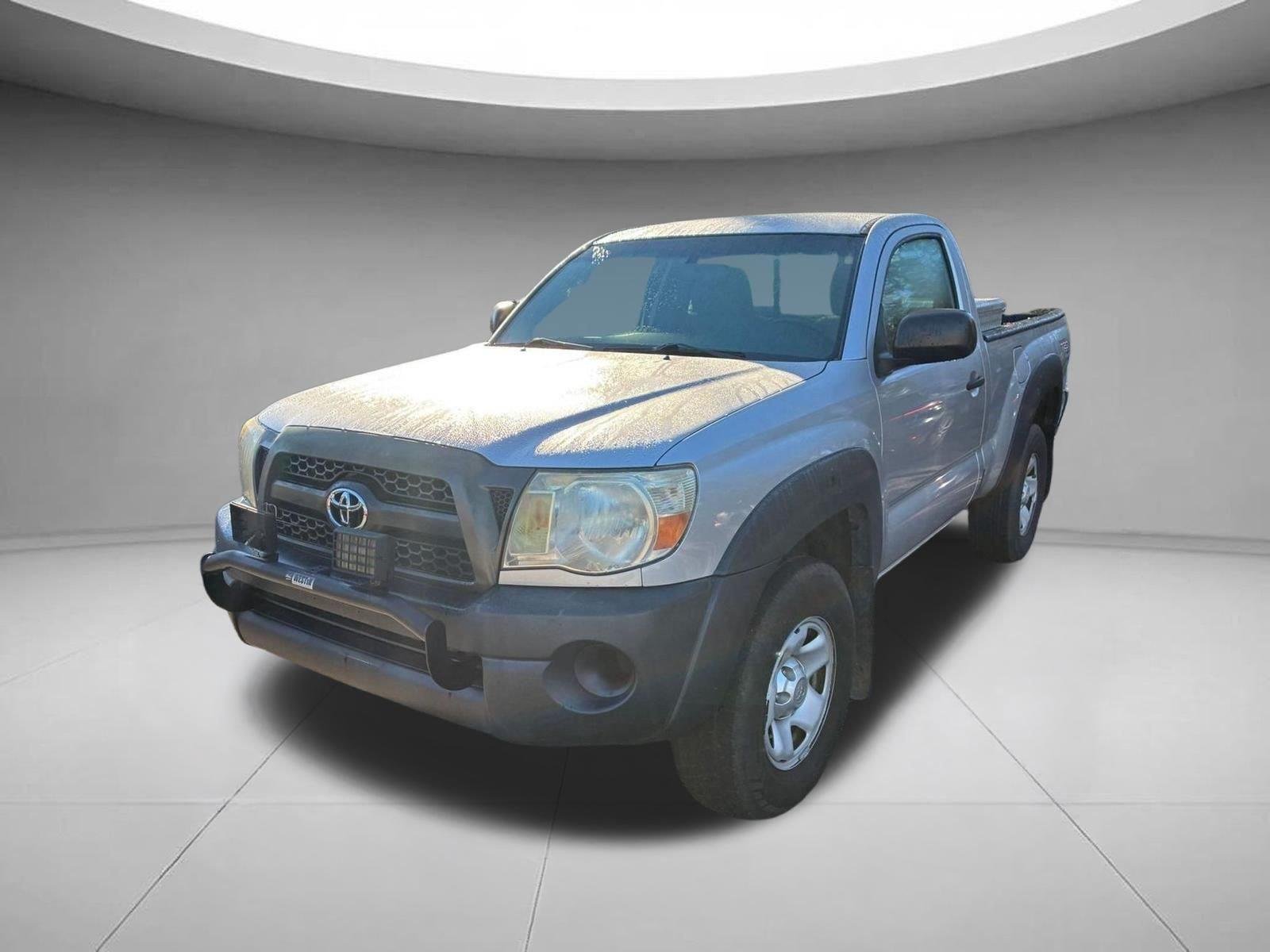 Used 2011  TOYOTA REGCAB image 1