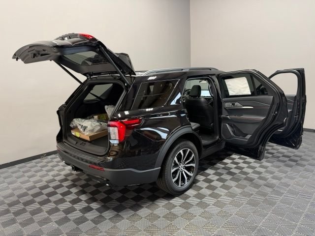 New 2026 Agate Black Metallic Ford ST-Line image 30