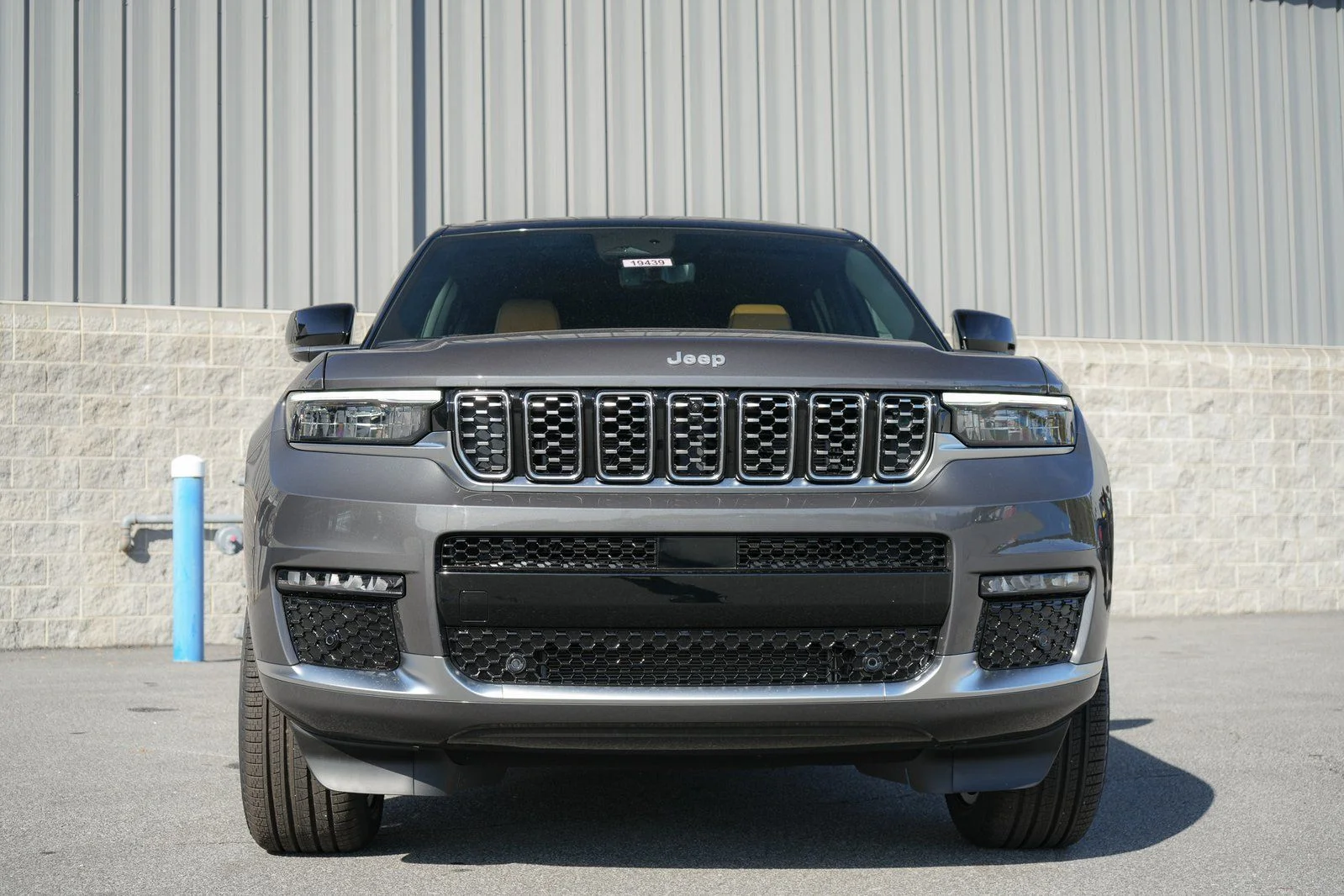 Used 2025 Gray Jeep Summit image 6