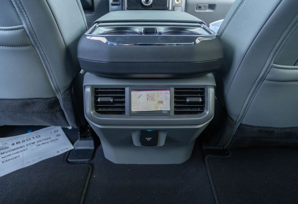 2025 Ford F-150 Lightning Flash - Photo 18