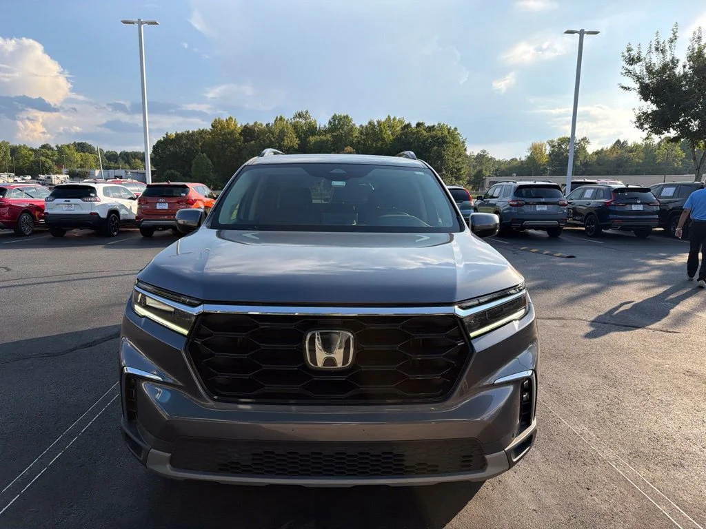 Used 2023 Gray Honda Touring image 3