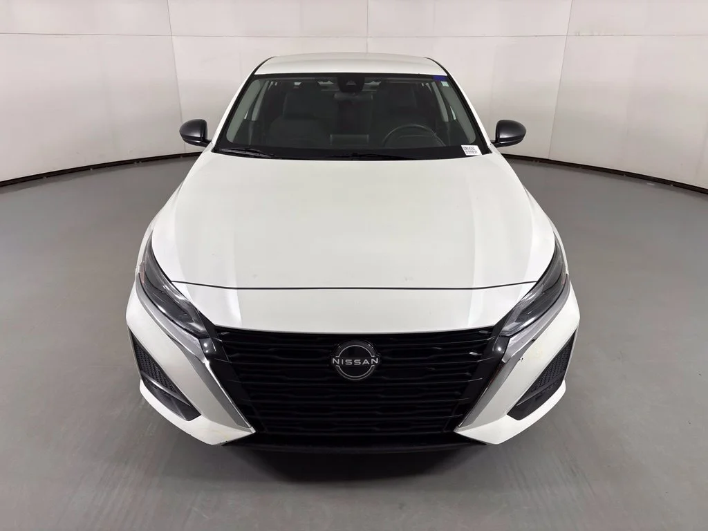 Used 2024 White Nissan 2.5 SV image 3