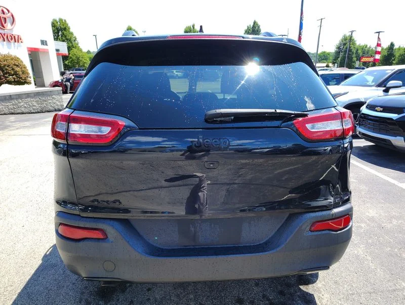 Used 2016 Black Jeep Latitude image 5