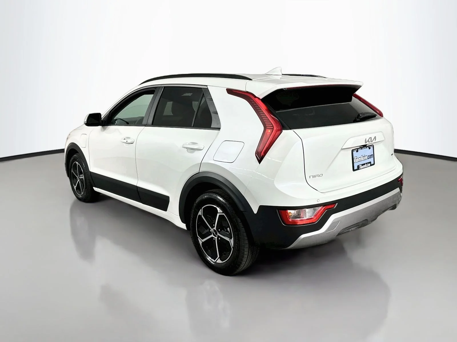 Used 2025 Snow White Pearl Kia EX image 5