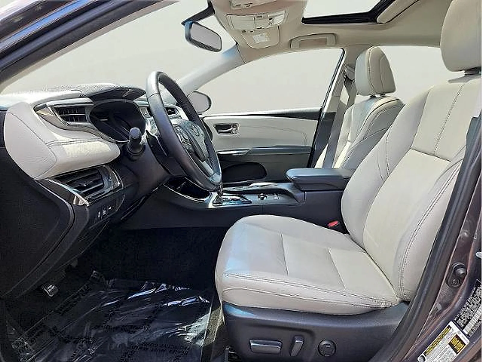 Used 2016 Magnetic Gray Metallic Toyota XLE image 11