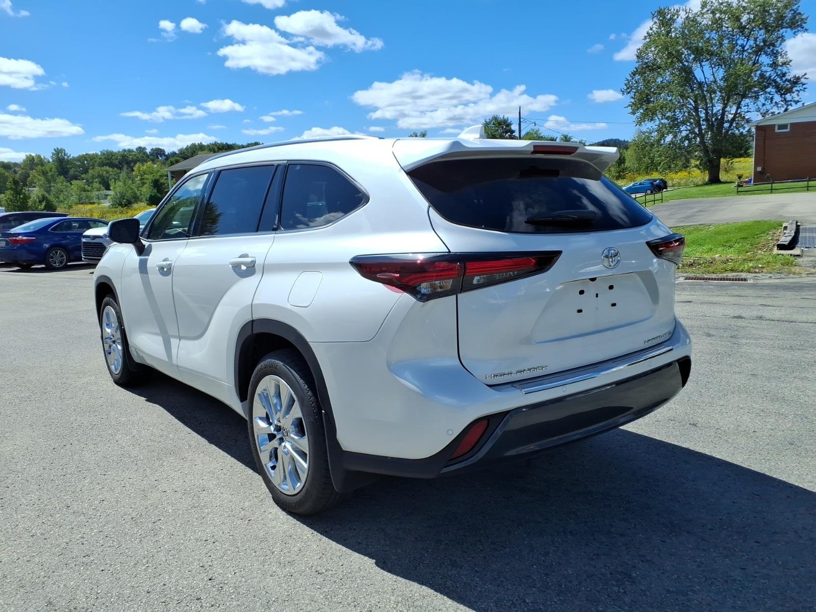 Used 2026 Wind Chill Pearl Toyota Limited image 6