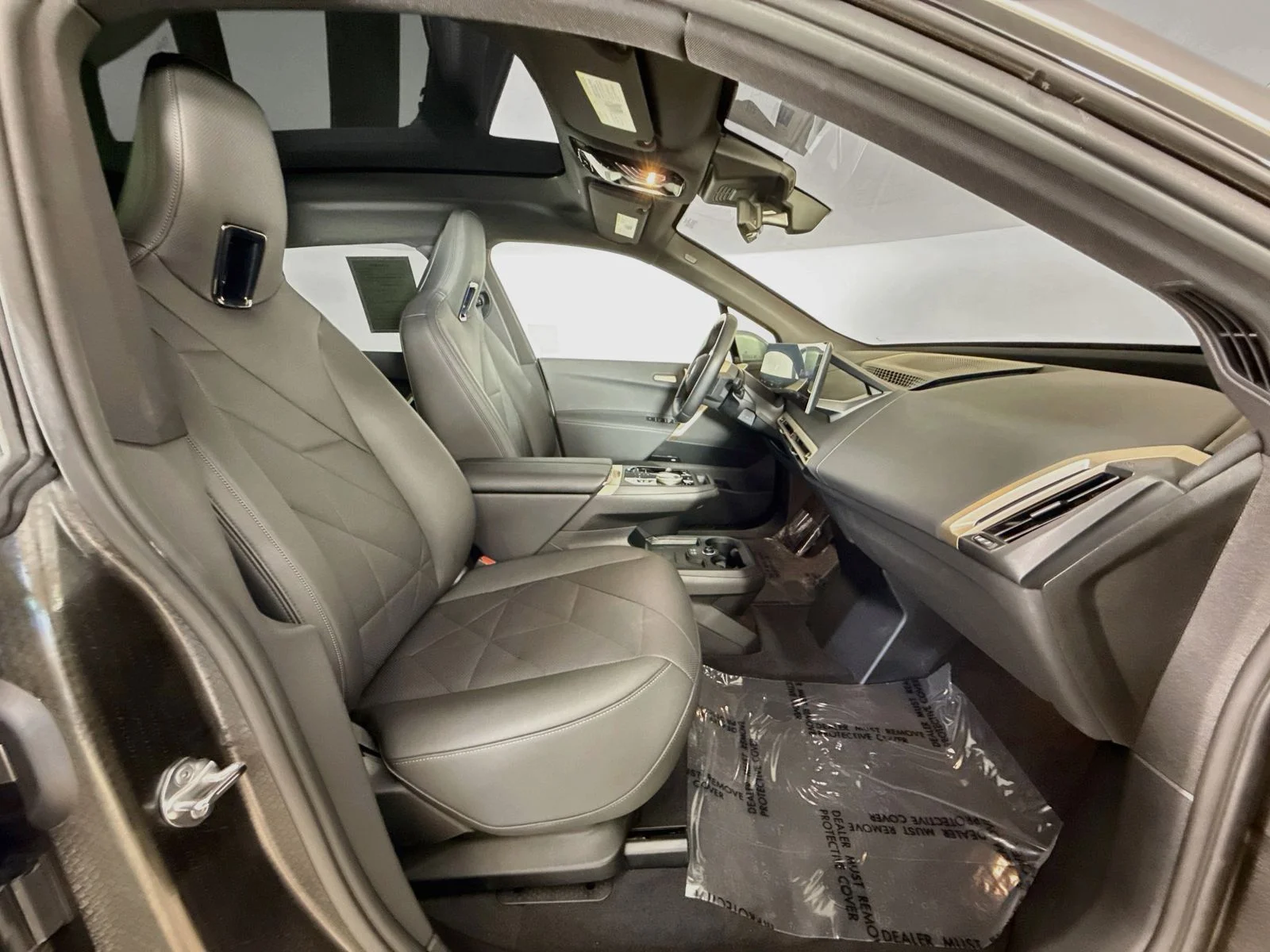 Certified Used 2024 Oxide Gray Metallic BMW xDrive50 image 30