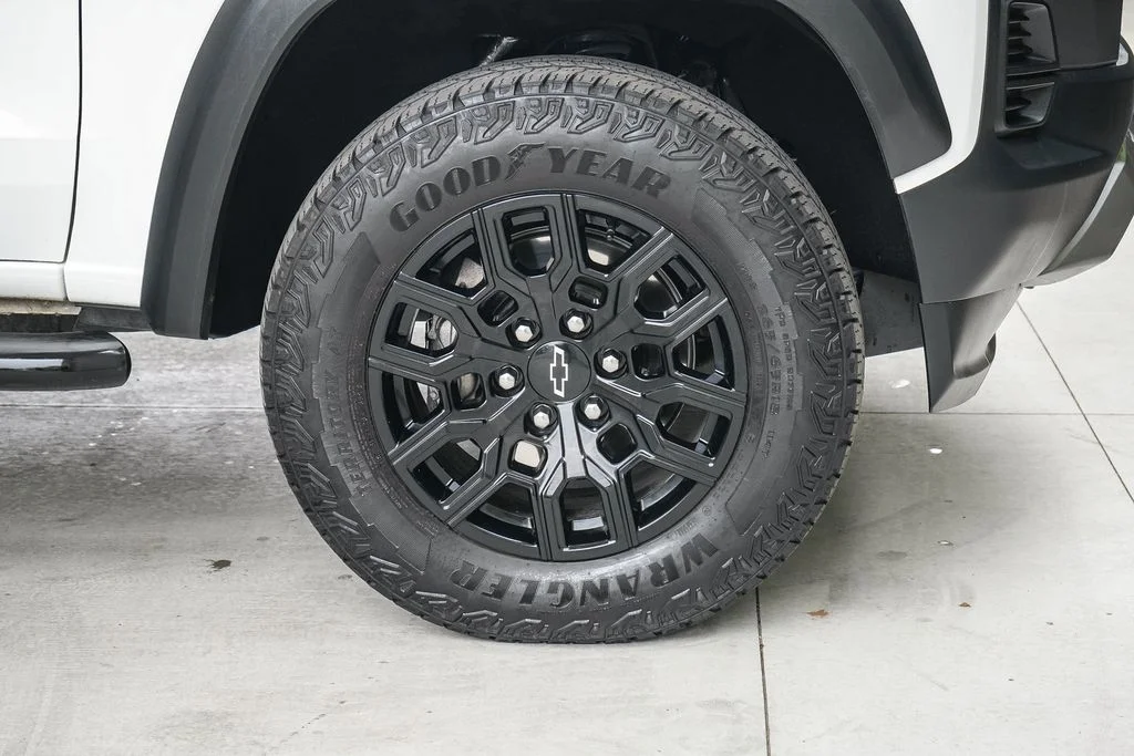 Used 2025 White Chevrolet Trail Boss image 10