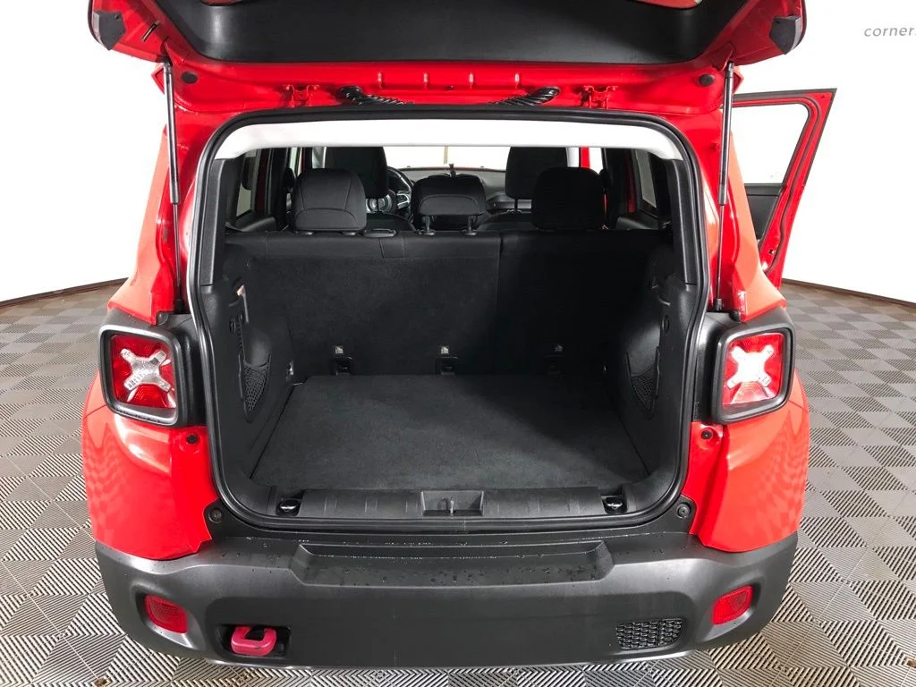Used 2019 Colorado Red Clearcoat Jeep Trailhawk image 18
