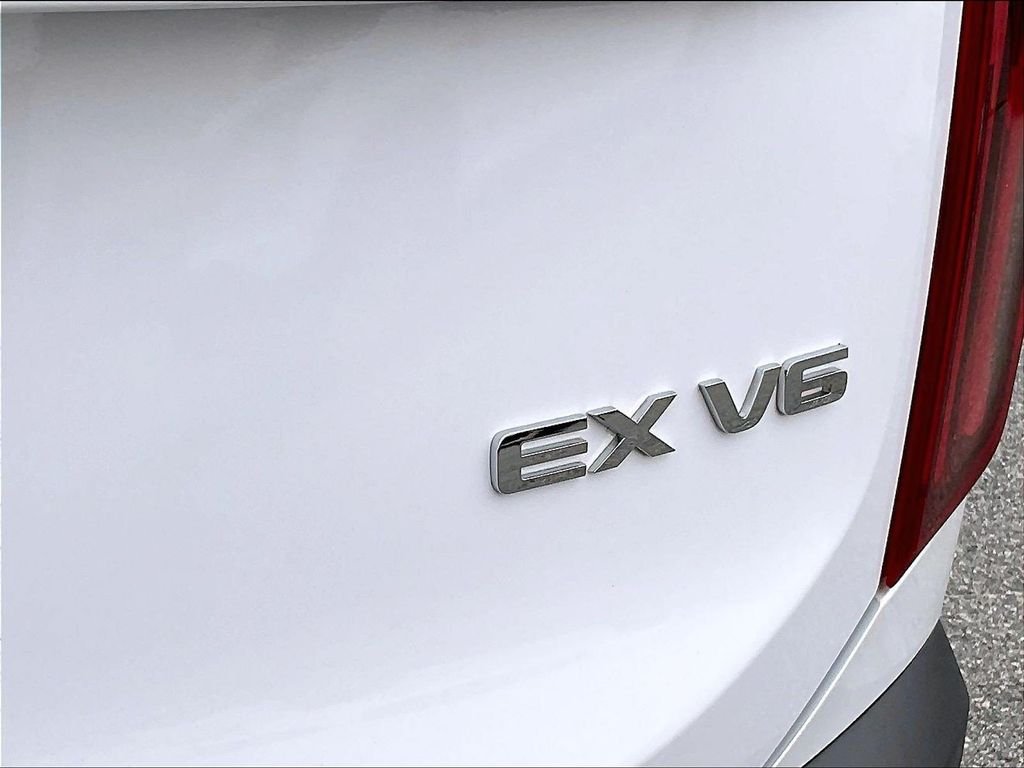 Used 2021 White Kia EX image 30