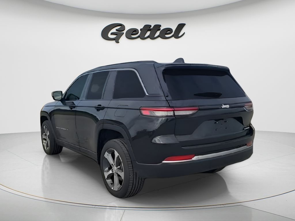 New 2026 Diamond Black Crystal Pearl-Coat Exterior Paint Jeep Limited image 6