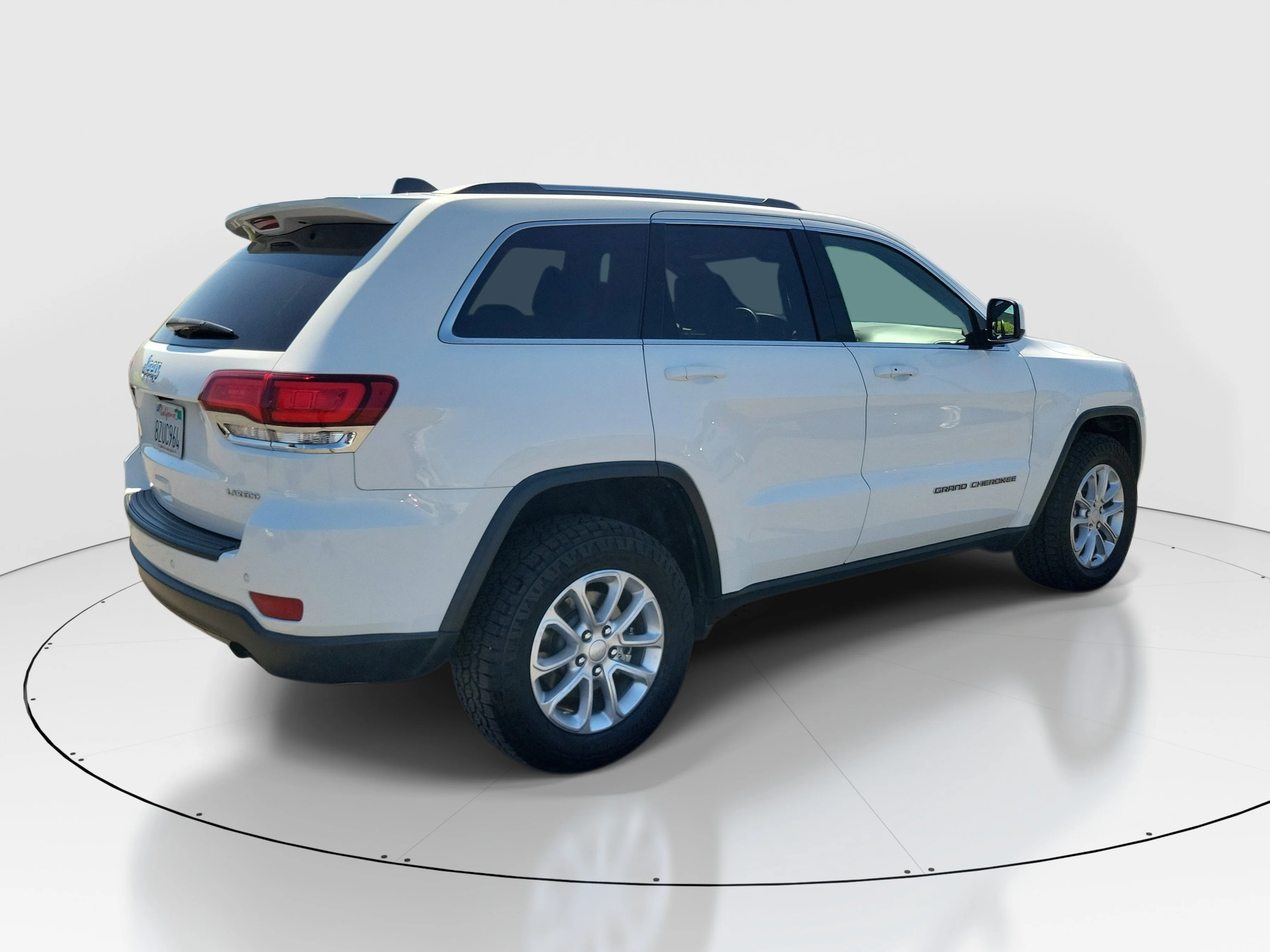 Certified Used 2021 White Jeep Laredo X image 6