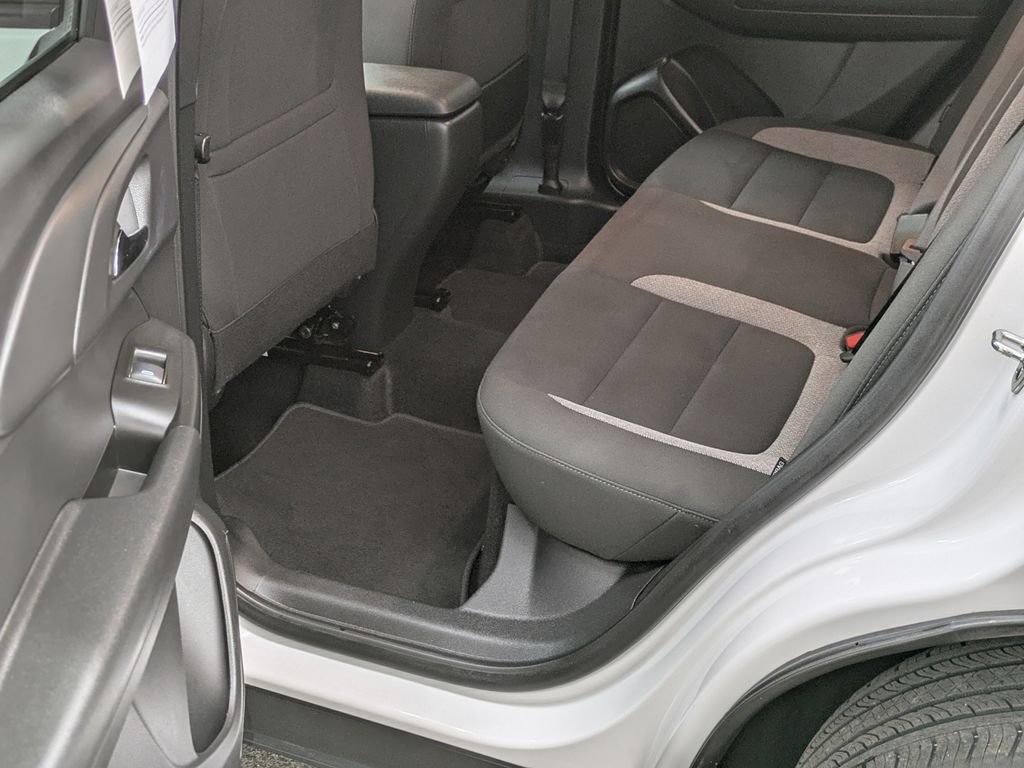 Used 2025 White Chevrolet LT image 22