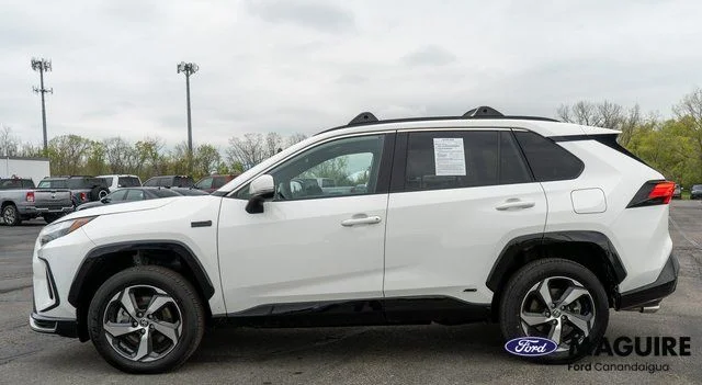 Used 2023 White Toyota SE image 9