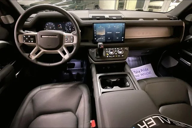 Used 2023 Silver Land Rover S image 17