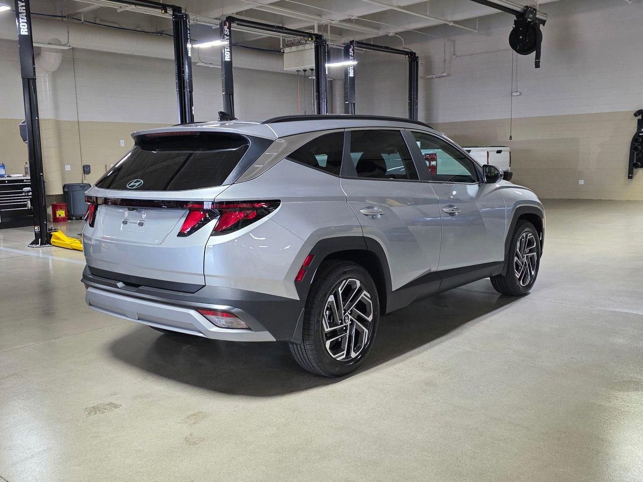 New 2026 Shimmering Silver Hyundai SEL Plus FWD image 7