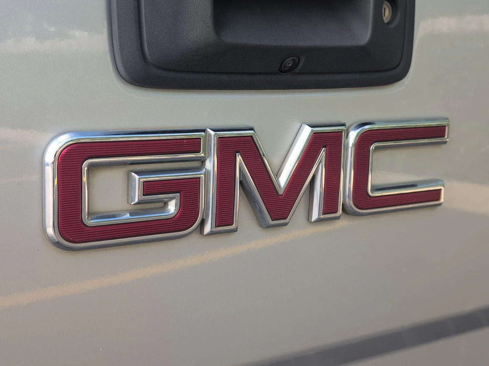 Used 2018 Quicksilver Metallic GMC SLT image 6