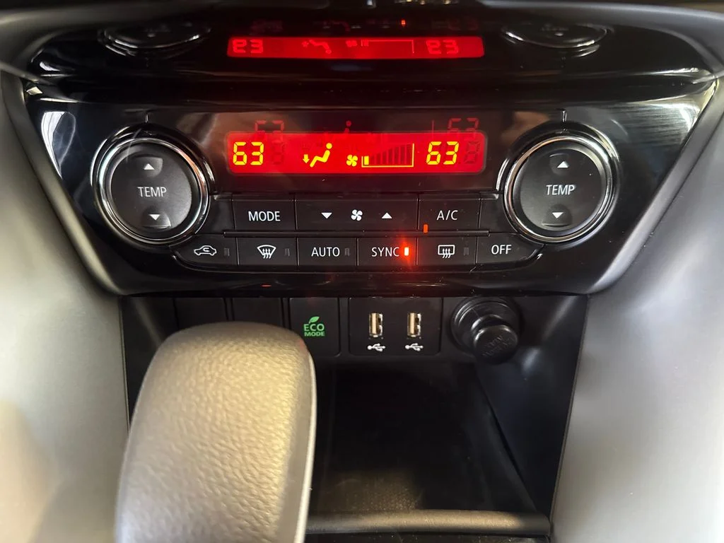 Used 2025  Mitsubishi SE image 18