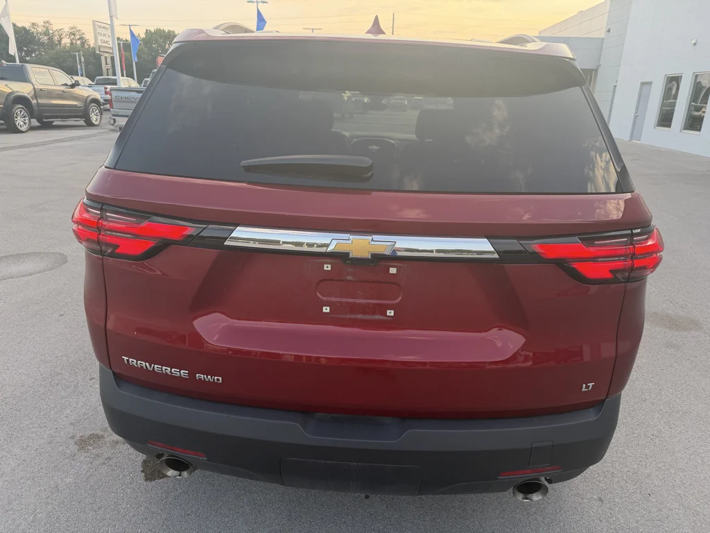Used 2023 RADIANT RED TINTCOAT Chevrolet LT Leather image 4