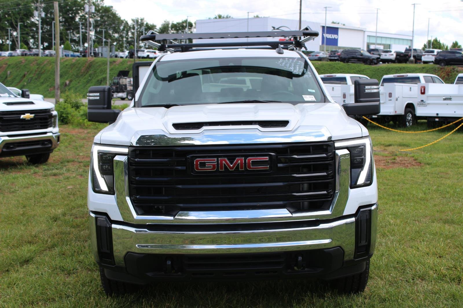 New 2025 Summit White GMC Pro image 2