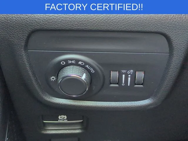 Used 2023 Red Jeep Altitude image 18