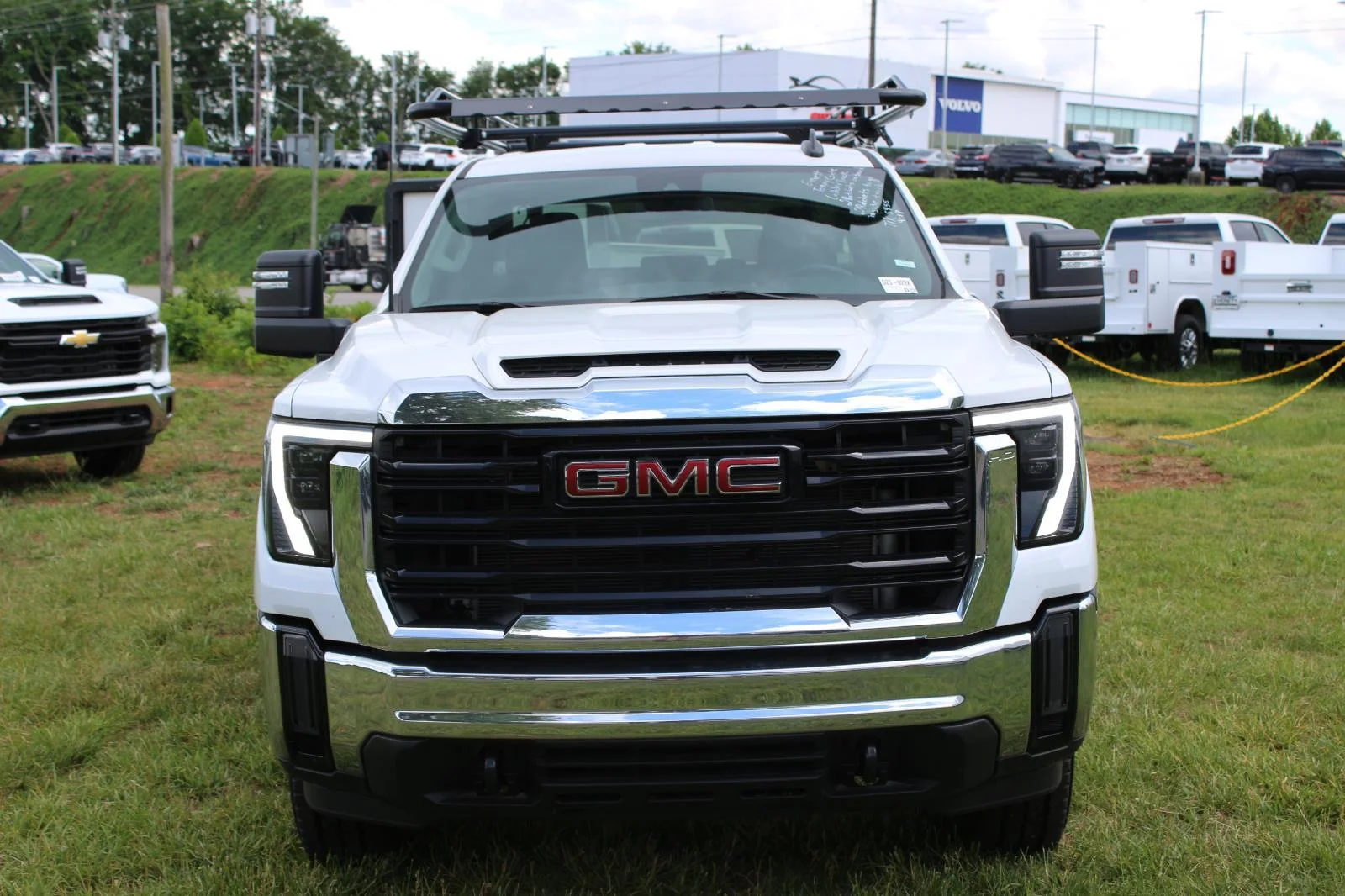 New 2025 Summit White GMC Pro image 2