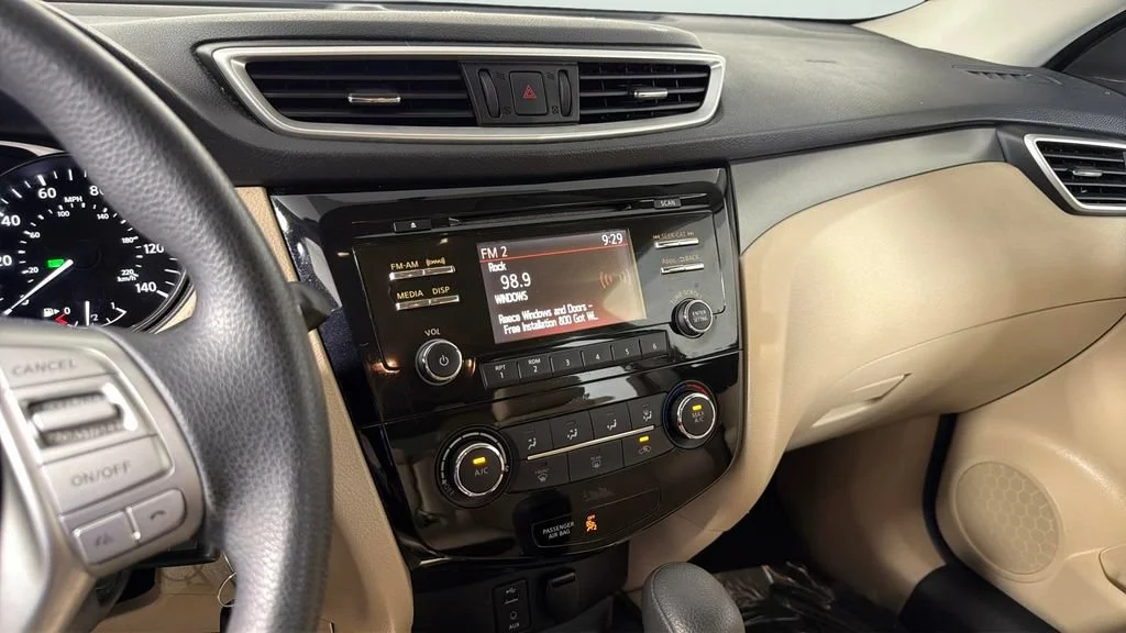 Used 2016 Red Nissan S image 21