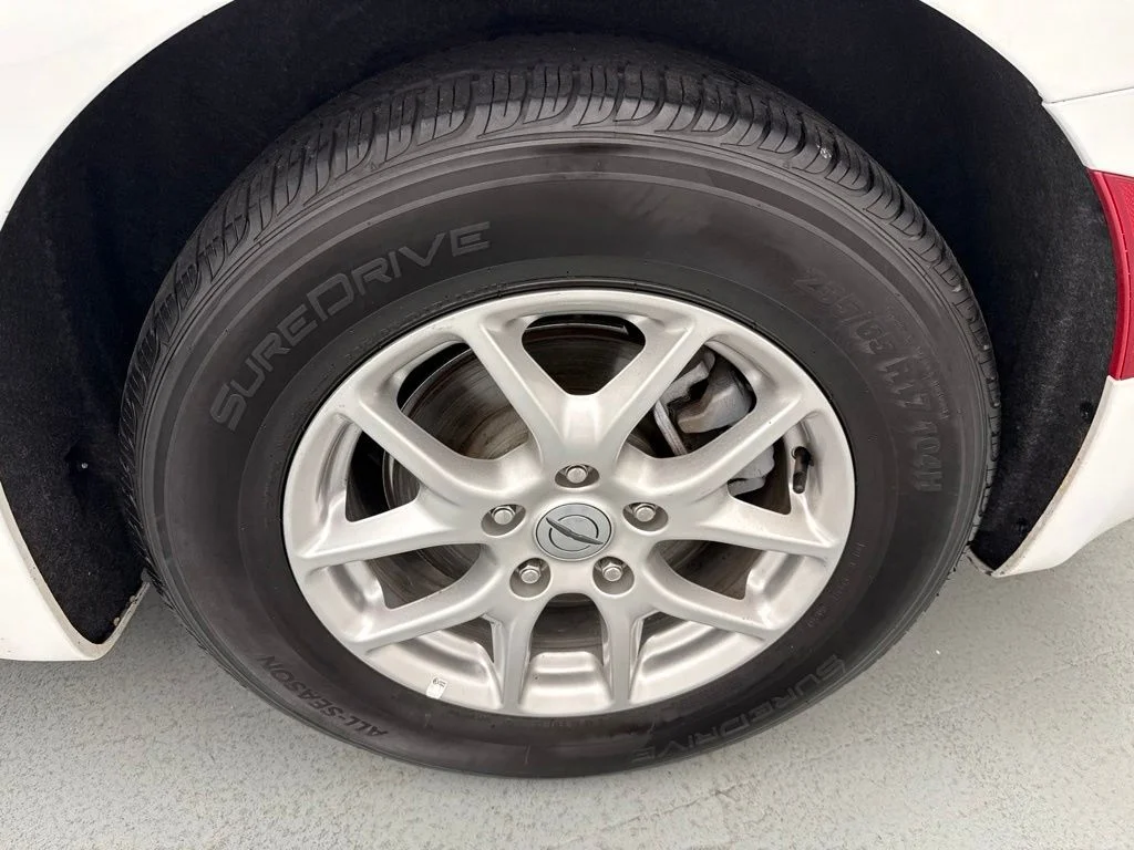 Used 2025 White Chrysler Select image 6