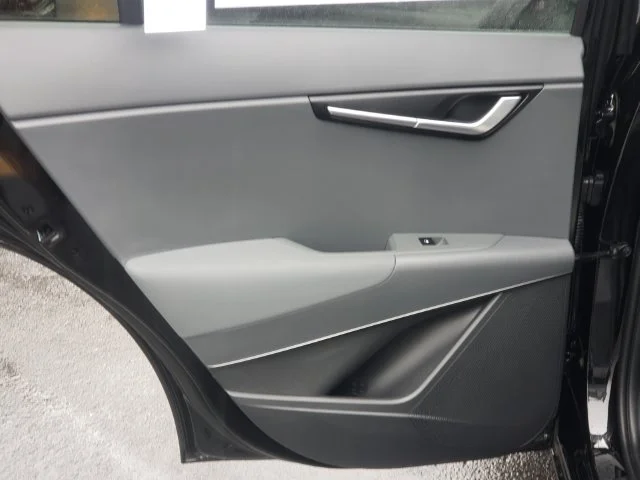 Used 2023 Black Kia EX Touring image 17